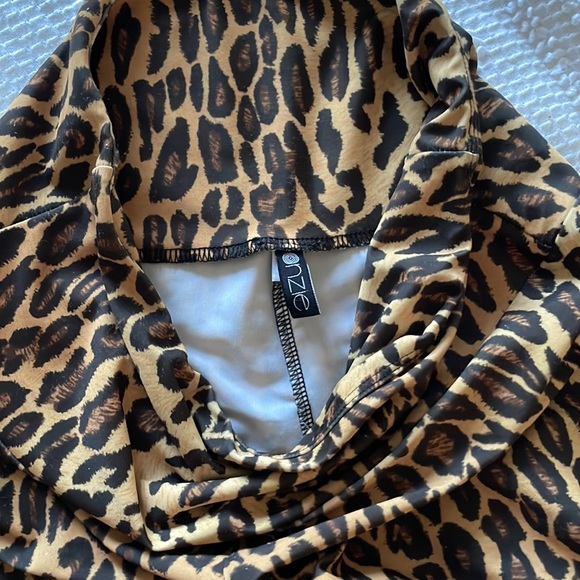 Onzie leopard biker shorts size small - Picture 3 of 5